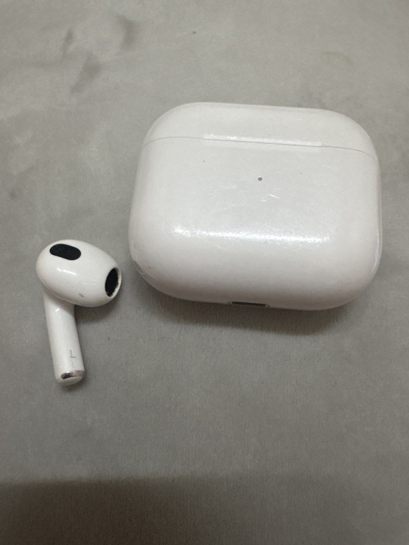 Airpods Gen 3 (Category: Earphones) located in Manila. Submitted by alyannaros79007 (Listing ID 1456920480, Image 1). Description: - missing Right Bud - Can do separate part/tingi.