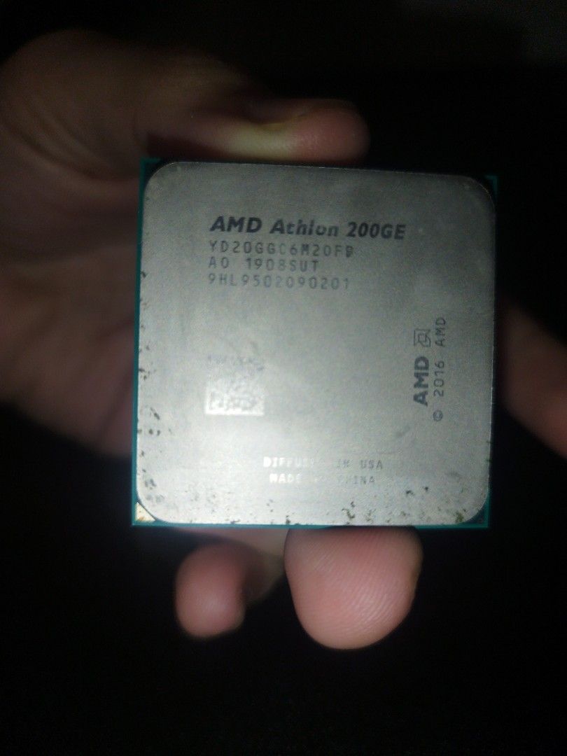 AMD Athlon 200GE (Category: Computer Parts) located in Manila. Submitted by senn_sway (Listing ID 1456918533, Image 2). Description: Used Processor Condition: - No Bent Pins - Grey stains are due to thermal paste applied before, it can easily be removed by using isopropyl alcohol (70%) Location: Western Bicutan Can do meet up.