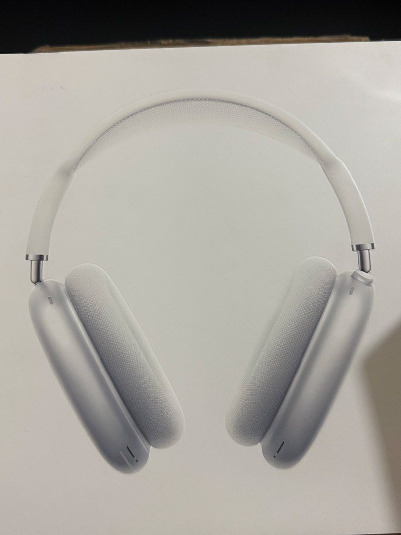 Apple AirPods Max Silver (Category: Headphones & Headsets) located in Quezon City. Submitted by polygon22 (Listing ID 1456797785, Image 1). Description: - Apple AirPods Max in silver. Comes with the original case, Still in good working condition with light stains as shown in the picture. rfs: not using anymore.