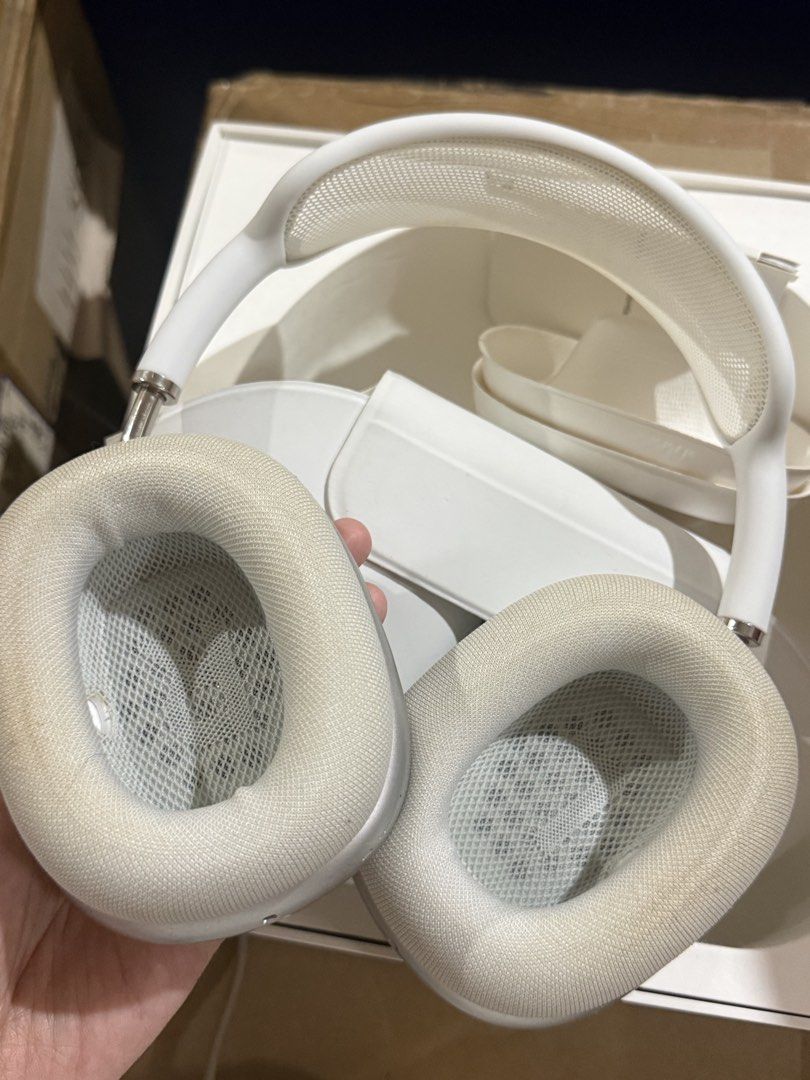 Apple AirPods Max Silver (Category: Headphones & Headsets) located in Quezon City. Submitted by polygon22 (Listing ID 1456797785, Image 2). Description: - Apple AirPods Max in silver. Comes with the original case, Still in good working condition with light stains as shown in the picture. rfs: not using anymore.