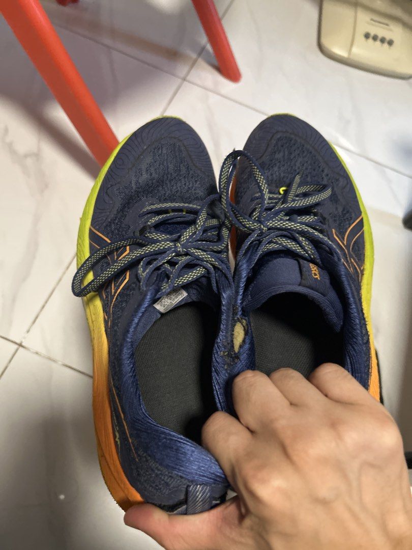 ASICS Trabuco Max 2 越野跑鞋 （分類：波鞋）位於 Hong Kong。 由 nobledragon_4ab89e 提交（商品編號 1456845546，圖片 2）。簡介： 呢對ASICS越野跑鞋，橙黃色漸變色好搶眼。鞋底有FF BLAST+技術，跑山好舒服。鞋面係透氣網布。著過幾次，仲好新淨。。