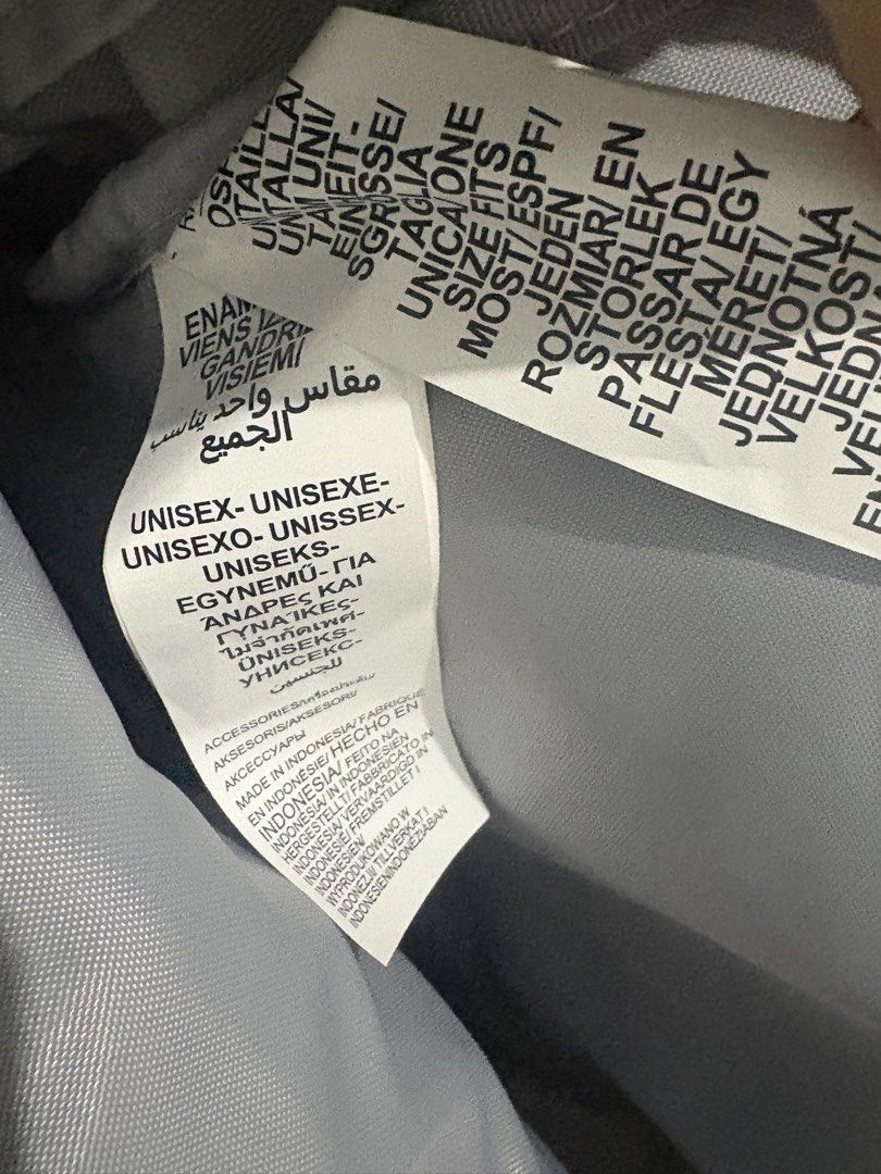 Authentic Under Armour Triumph Campus Unisex Backpack – White/Gray (Category: Backpacks) located in Manila. Submitted by hyunjinnnndeclutter (Listing ID 1456872383, Image 3). Description: Description: Under Armour Triumph Campus Unisex Backpack in white/gray. * Authentic Under Armour * Spacious main compartment * Front zip pocket + large front pocket * Side pockets * Adjustable padded straps * Unisex design * Clean overall condition with some sig