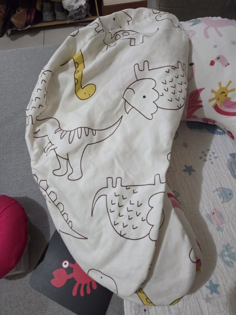 Baby Nursing Pillow with 2 pillow case (Category: Breastfeeding & Bottle Feeding) located in Taguig. Submitted by bbbautista (Listing ID 1456840903, Image 2). Description: - Soft and supportive nursing pillow - Makes feeding time more comfortable for mom and baby - Easy to clean cover Rfs: decluttering J&T or lalamove Pick up in Acacia Estates, Taguig .