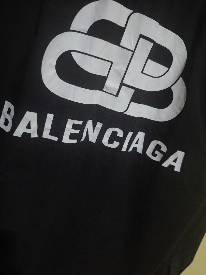 Balenciaga Long Sleeve Shirt (Category: Tshirts & Polo Shirts ) located in Angeles City. Submitted by thriftglitz (Listing ID 1456950415, Image 3). Description: Best fit medium No Issue 9.8/10 condition - Authentic Balenciaga black button-up shirt - Features iconic BB logo prominently on the back - Subtle logo patch on the chest pocket - Classic long sleeves with adjustable button cuffs - Perfect for elevating your casual or smart casual look.