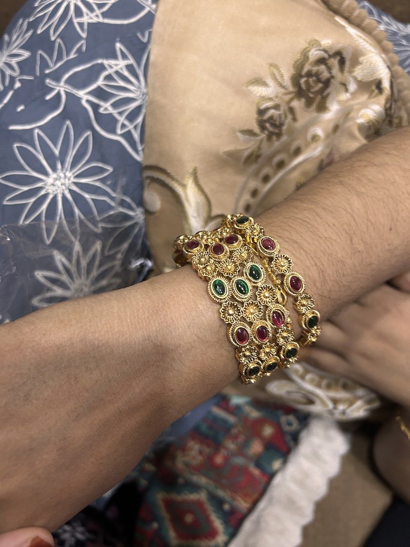 bangle (Category: Bracelets) located in Singapore. Submitted by instockclearencesale (Listing ID 1456945836, Image 3). Description: instock size 2.6 other sizes available in pre order.