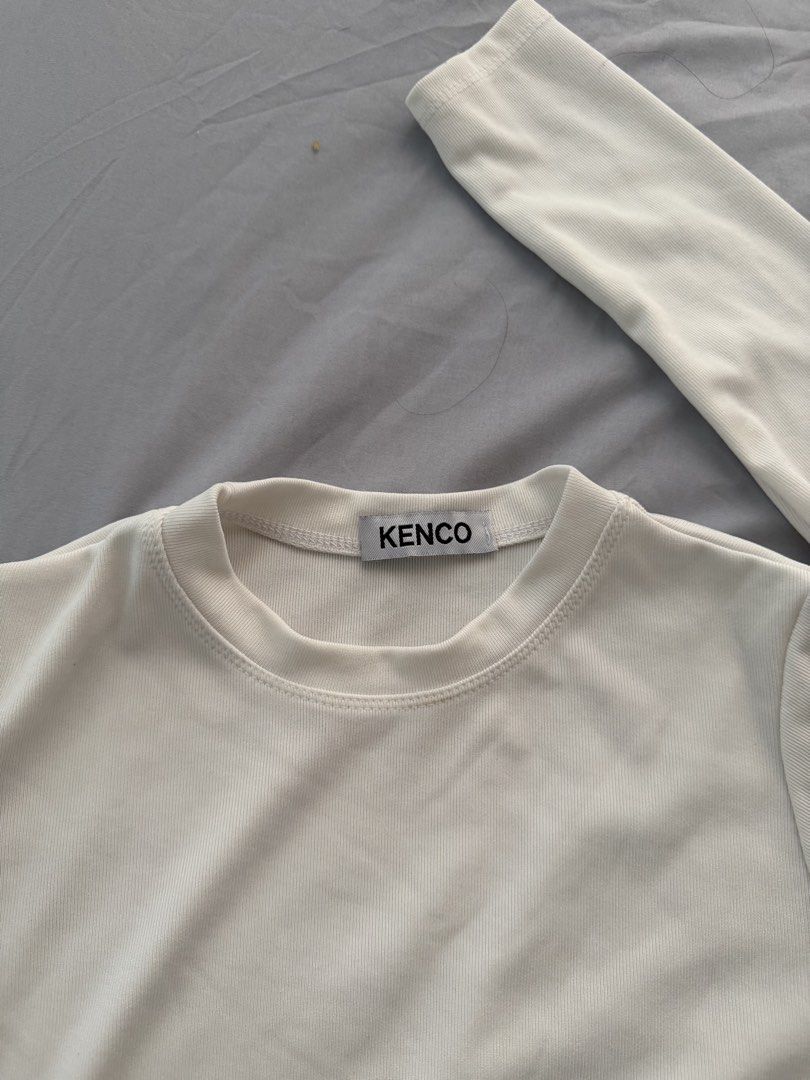 Basic tshirt (Category: Longsleeves) located in Kluang. Submitted by alyiafrsyh (Listing ID 1456843605, Image 2). Description: .