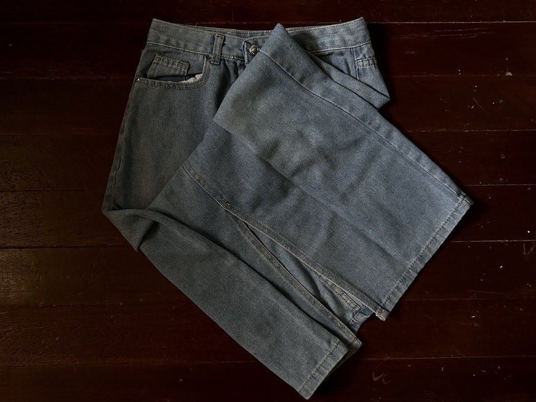 BEEPOP Maxi Denim Skirt (Category: Skirts) located in Valenzuela. Submitted by max.c0m (Listing ID 1456840750, Image 1). Description: Rfs: wrong size SIZE: 26 Length: Around 20inches Color: Light denim blue Issues: none.
