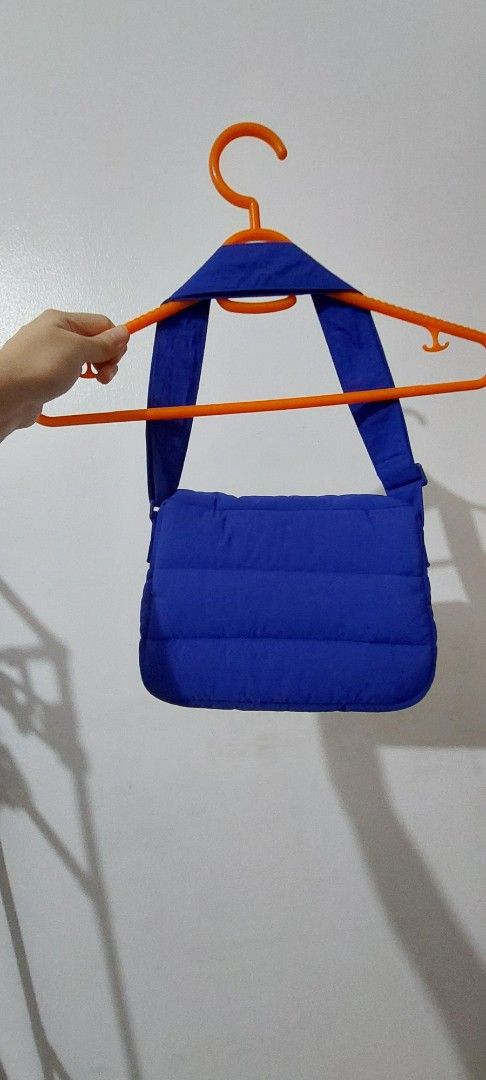 Beyond The Vines Puffer Pouch Bag - Blue (Category: Purses & Pouches) located in Manila. Submitted by deqluttering (Listing ID 1456883854, Image 2). Description: - Brand: Beyond The Vines - Item: Puffer Pouch Bag - Color: Blue - Includes: Original dust bag - Features: Lightweight and stylish1.