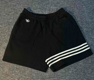 (Category: ) located in . Submitted by thriftedbykab (Listing ID 1456949320, Image 1). Description: .