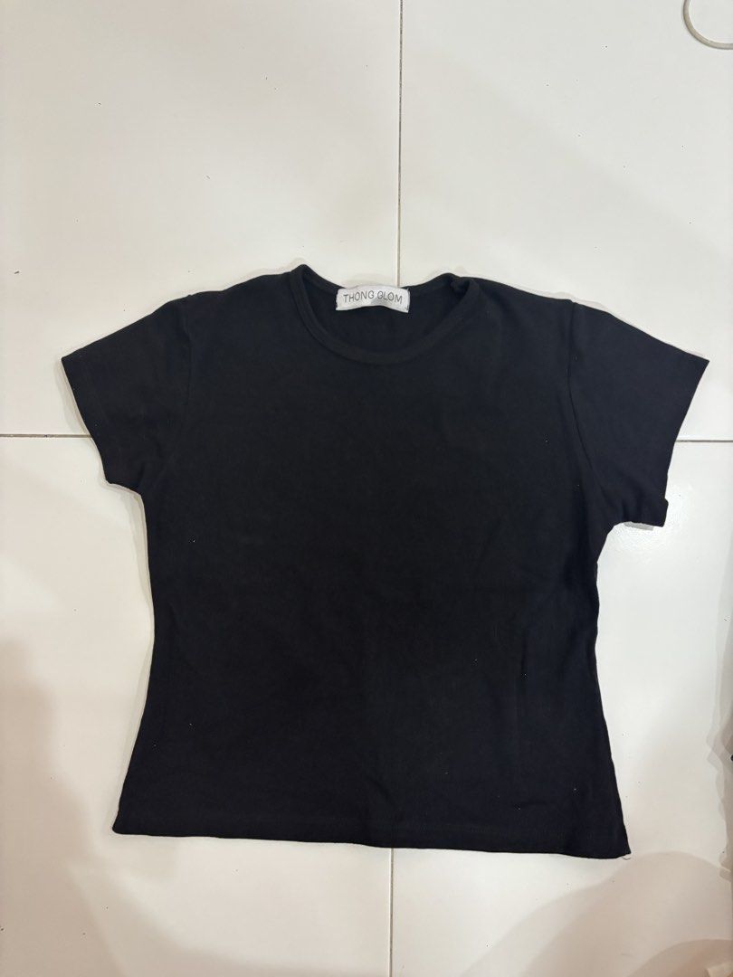 Black Basic Crop top (Category: Shirts) located in Singapore. Submitted by sherrmaine (Listing ID 1456934658, Image 1). Description: - Black crop top - never worn before, free size - mailing +$2.5.
