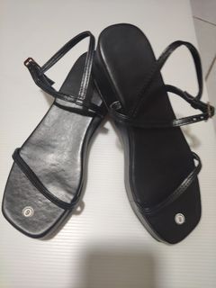 (Category: ) located in . Submitted by fashiionzaddictz (Listing ID 1456820012, Image 1). Description: .