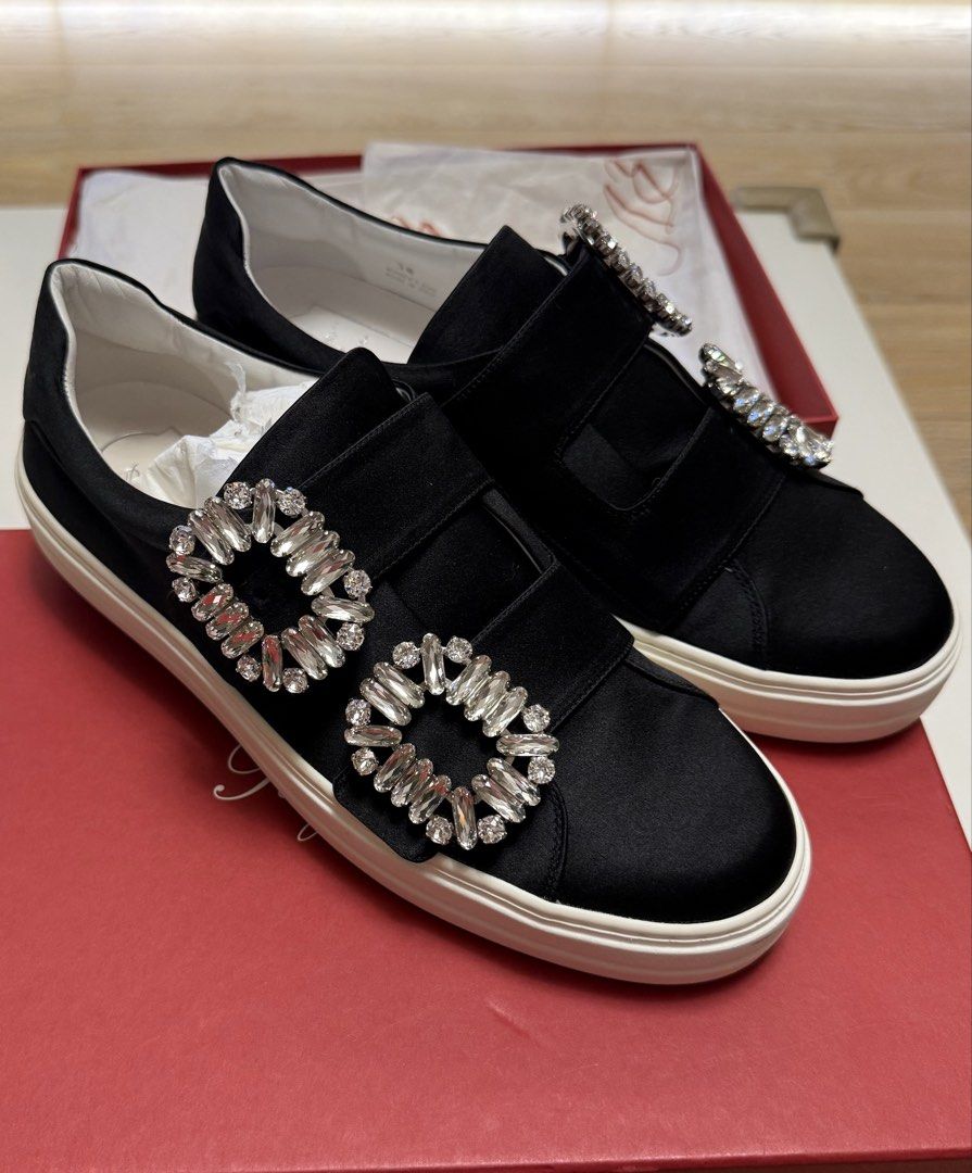 Brandnew RV sneaky Viv satin shoes 38 （分類：鞋及波鞋）位於 Hong Kong。 由 missyart 提交（商品編號 1456878358，圖片 3）。簡介： Brandner Satin double buckles Roger Vivier sneaky viv sneakers. Comfortable and stylish. 全新RV 水晶波鞋38號，好好襯衫好舒服，有興趣請聯絡！。