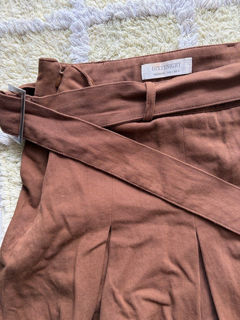 Brown pleated Skorts (Category: Skirts) located in Lipa City. Submitted by riz022 (Listing ID 1456837805, Image 2). Description: 165cm Fits small to semi large adjustable belt.