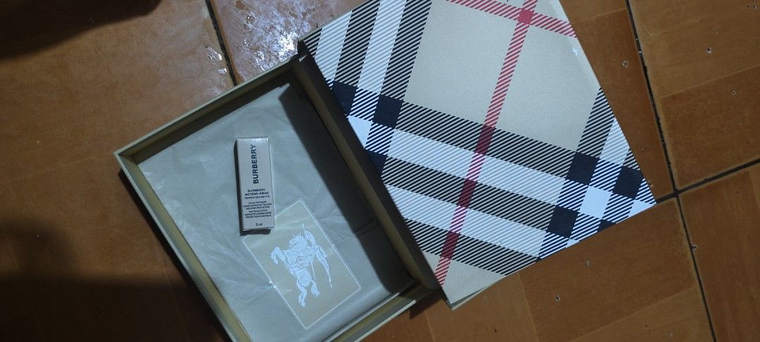 Burberry Beyond Wear Foundation Sample - Fair Neutral (Category: Makeup) located in Manila. Submitted by dbelle1030 (Listing ID 1456915078, Image 1). Description: - Burberry Beyond Wear Foundation Sample - Shade: 20 Fair Neutral - Size: 5ml - Includes original Burberry check pattern box - Ideal for testing the shade and formula before buying the full size if foundation only 499.
