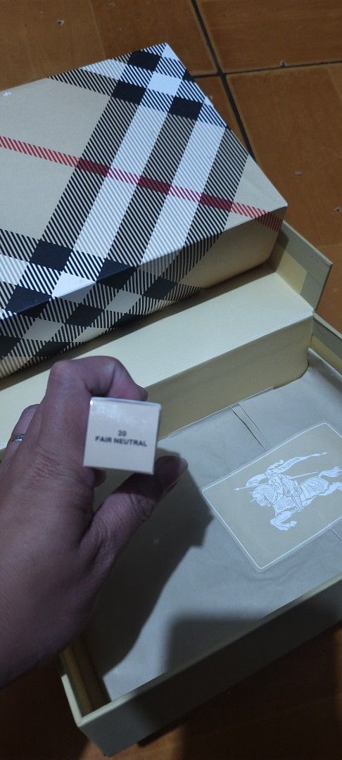 Burberry Beyond Wear Foundation Sample - Fair Neutral (Category: Makeup) located in Manila. Submitted by dbelle1030 (Listing ID 1456915078, Image 2). Description: - Burberry Beyond Wear Foundation Sample - Shade: 20 Fair Neutral - Size: 5ml - Includes original Burberry check pattern box - Ideal for testing the shade and formula before buying the full size if foundation only 499.