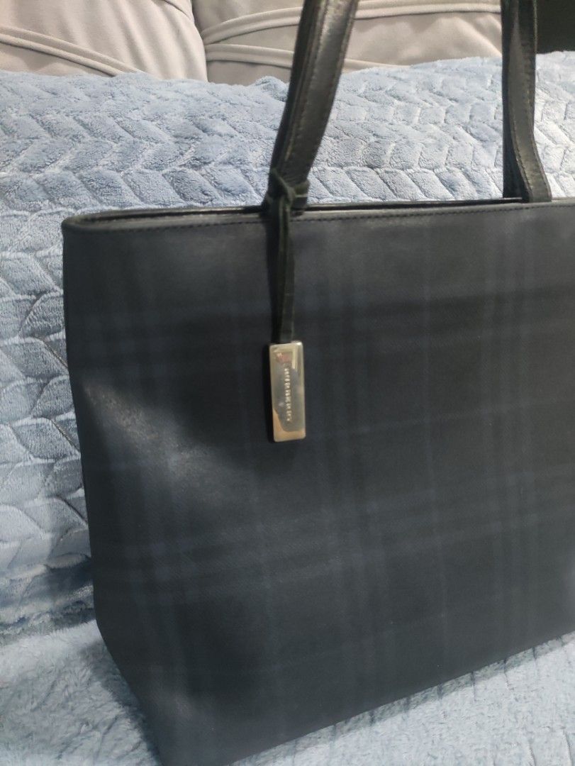 Burberry Tote Bag Nova Check (Category: Luxury Bags & Wallets) located in Cainta. Submitted by luxesparkle (Listing ID 1456913187, Image 2). Description: Authentic Burberry bag U.S bought.