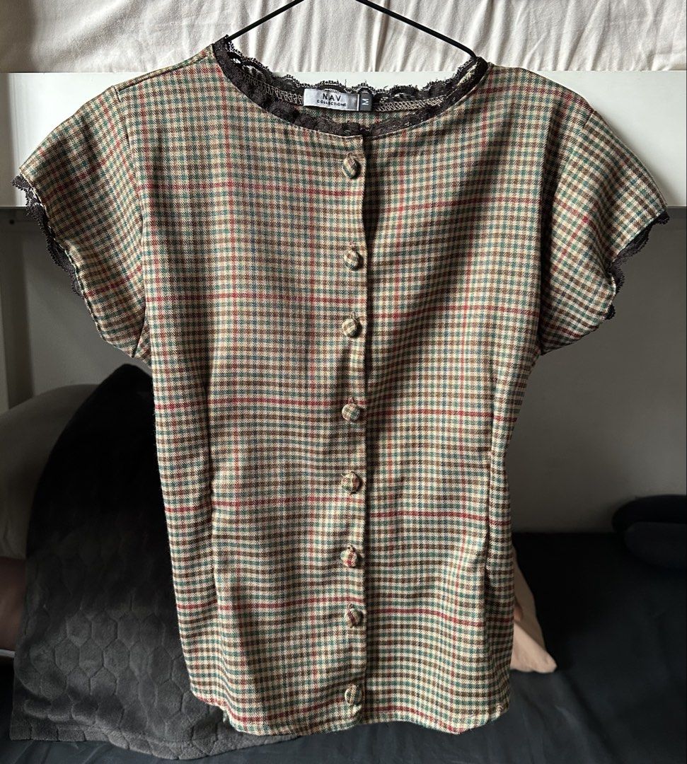 Button down top (Category: Blouses) located in Porac. Submitted by poimd_ (Listing ID 1456785287, Image 1). Description: size m never been used rfs: too big on me.