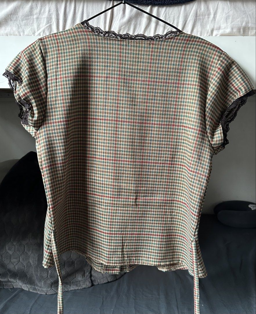 Button down top (Category: Blouses) located in Porac. Submitted by poimd_ (Listing ID 1456785287, Image 2). Description: size m never been used rfs: too big on me.