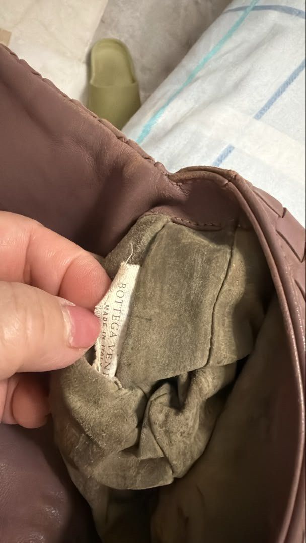 BV (Category: Bags & Wallets) located in Kuala Lumpur. Submitted by ysy0889 (Listing ID 1456948646, Image 3). Description: Pre‑loved Bottega Veneta vintage long wallet. Classic intrecciato woven leather design with turn‑lock closure. Discontinued model, hard to find in market. Good for daily use. #bottegaveneta #bvwallet #vintagewallet #wovenleather #prelovedluxury.