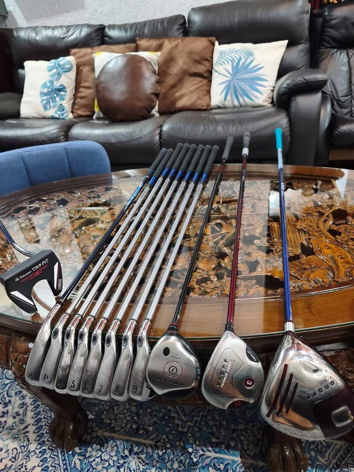 Callaway JV X SERIES GOLF SET (Category: Golf) located in Paranaque City. Submitted by chips24 (Listing ID 1456935855, Image 2). Description: For Sale Golf Set °Callaway JV X series R flex graphite shaft irons. °On off woods and driver °Munsingwear bag included for only 27.3k pick up Bf Paranaque free shippihng within MM..