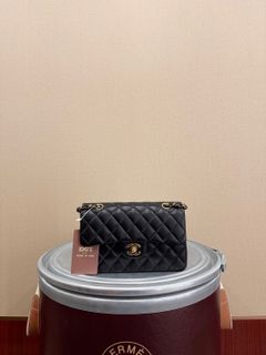 (Category: ) located in . Submitted by emishouseofluxe (Listing ID 1456801327, Image 1). Description: .