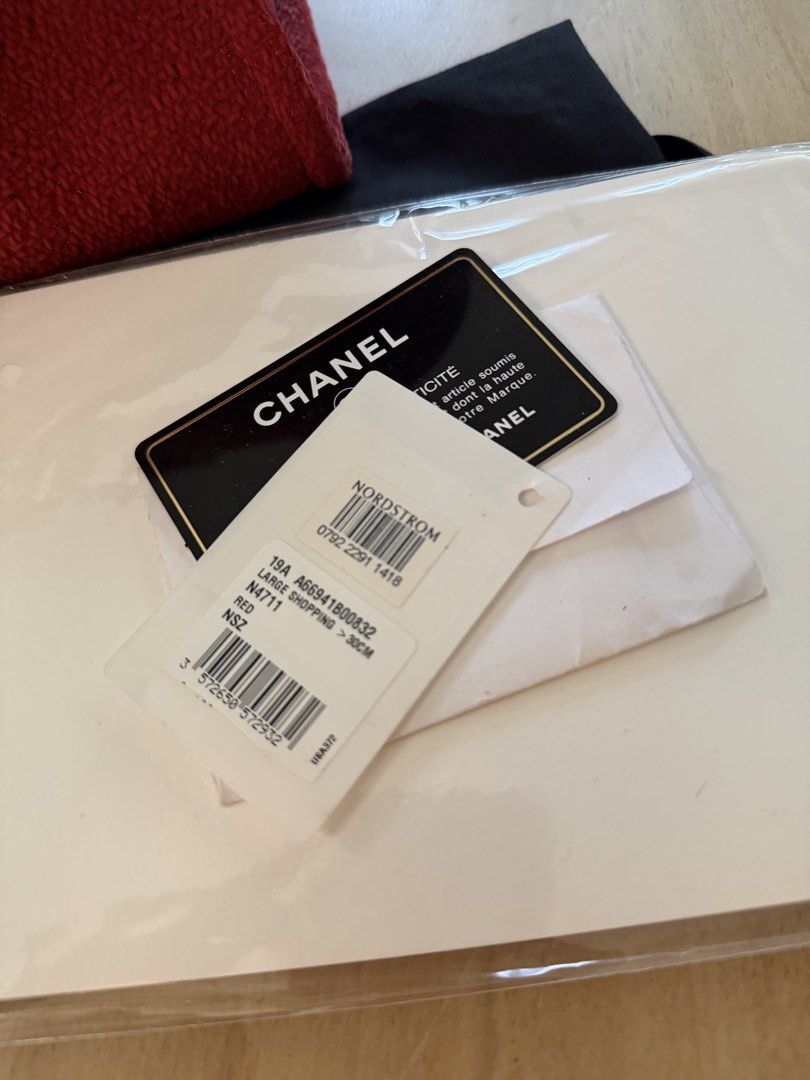 Chanel Deauville tote (Category: Luxury Bags & Wallets) located in Makati City. Submitted by iamteenav (Listing ID 1456940110, Image 2). Description: .