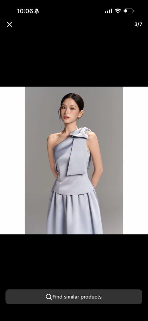 CHELLO (Category: Skirts) located in Singapore. Submitted by bloopooooo (Listing ID 1456912886, Image 5). Description: Suhyee mermaid skirt In nude pink and white Brand new unworn no tags Size s Blue top from chello Size L Unworn no tags .