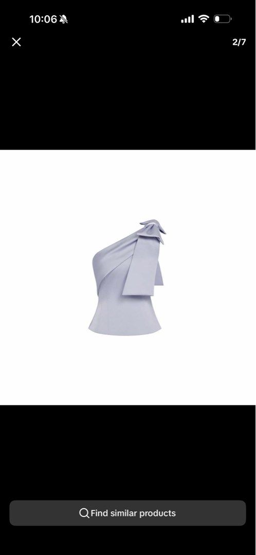 CHELLO (Category: Skirts) located in Singapore. Submitted by bloopooooo (Listing ID 1456912886, Image 6). Description: Suhyee mermaid skirt In nude pink and white Brand new unworn no tags Size s Blue top from chello Size L Unworn no tags .