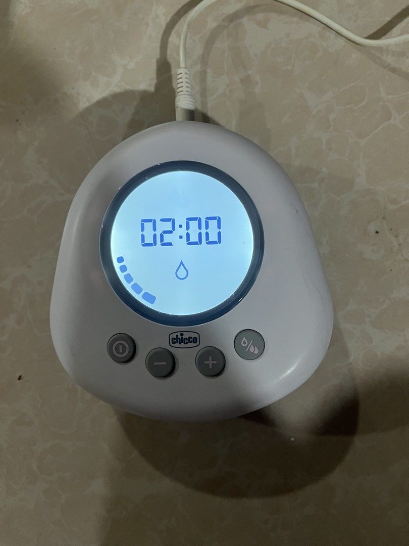 Chicco breast pump (Category: Breastfeeding & Bottle Feeding) located in Quezon City. Submitted by lucky88bynms (Listing ID 1456803979, Image 3). Description: .