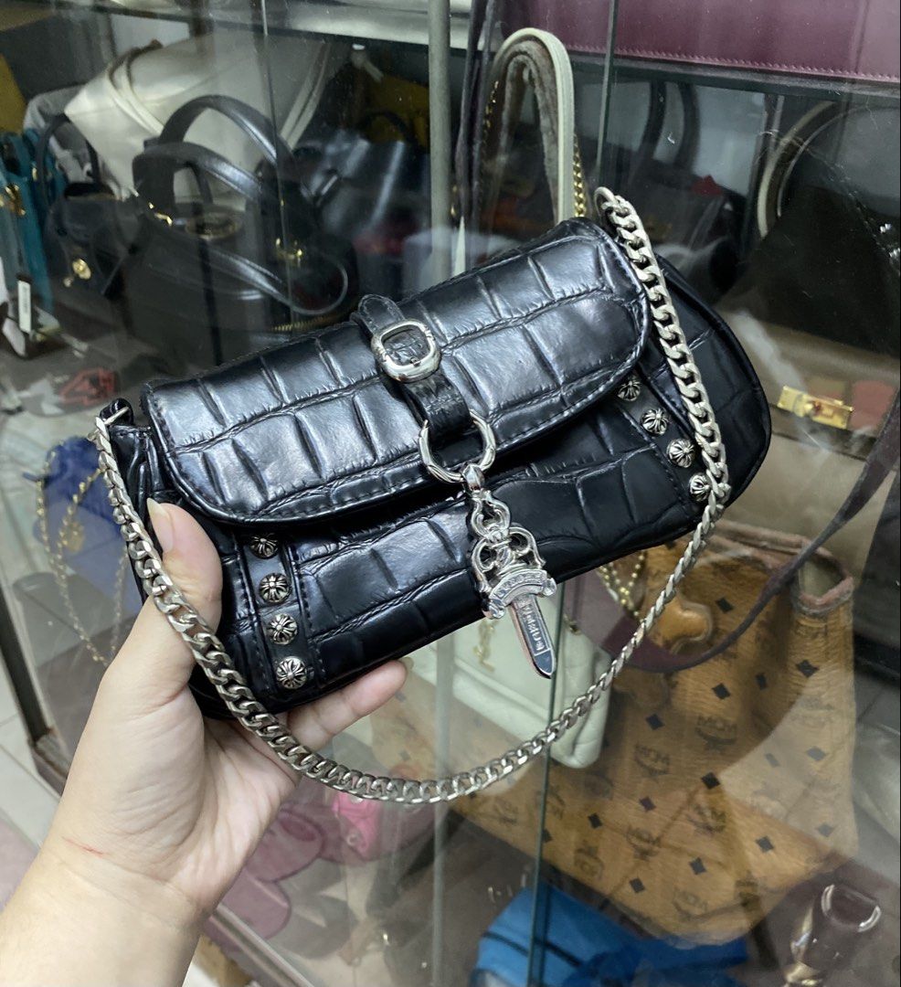 CHROME HEARTS (Category: Luxury Bags & Wallets) located in San Mateo. Submitted by kluxuryy (Listing ID 1456917375, Image 1). Description: OFFER YOUR PRICE NEGOTIABLE.