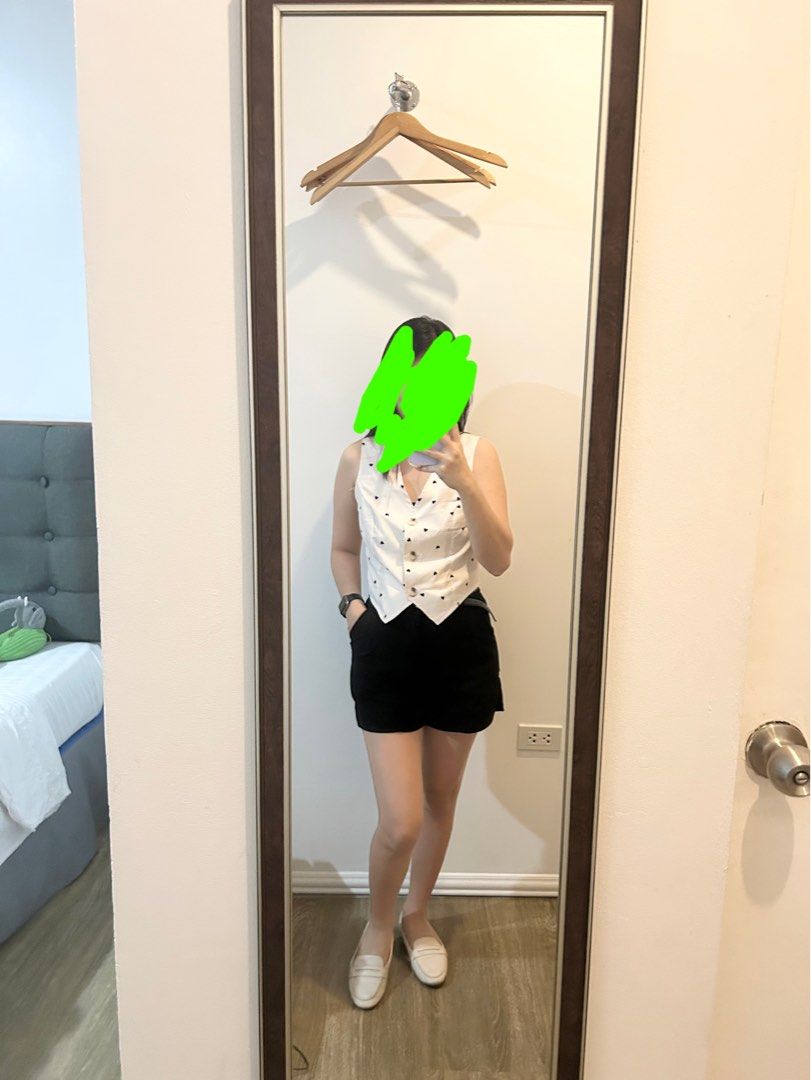 Classy top semi crop (Category: Shorts) located in San Jose. Submitted by abbsc. (Listing ID 1456877569, Image 3). Description: Cute top with a heart print .