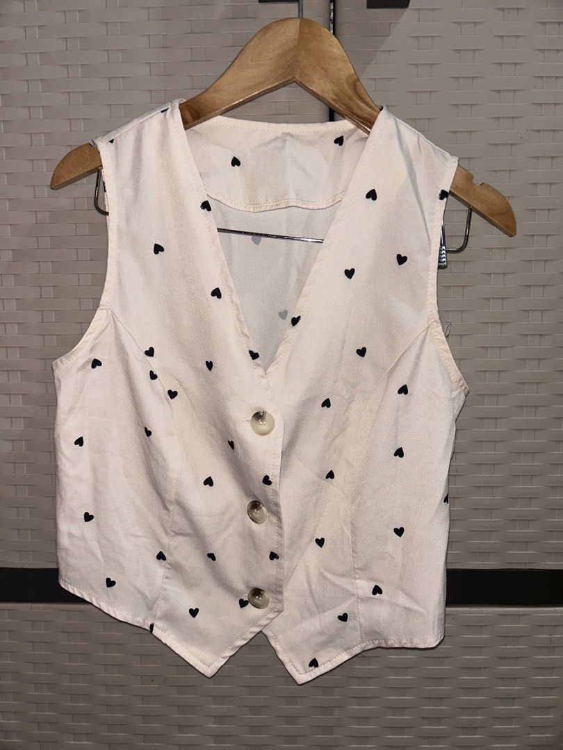 Classy top semi crop (Category: Shorts) located in San Jose. Submitted by abbsc. (Listing ID 1456877569, Image 1). Description: Cute top with a heart print .