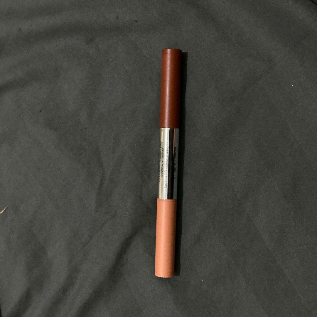 Clinique Dual Stick Eyeshadow (Category: Makeup) located in Gamu. Submitted by lieph26057 (Listing ID 1456925827, Image 2). Description: Bnew | shade 07 frame + ember.