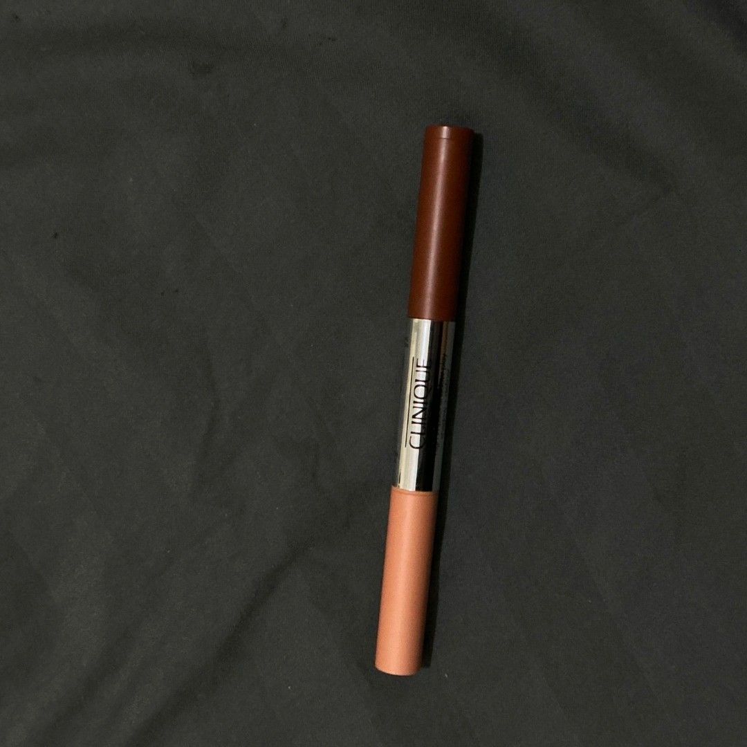 Clinique Dual Stick Eyeshadow (Category: Makeup) located in Gamu. Submitted by lieph26057 (Listing ID 1456925827, Image 1). Description: Bnew | shade 07 frame + ember.
