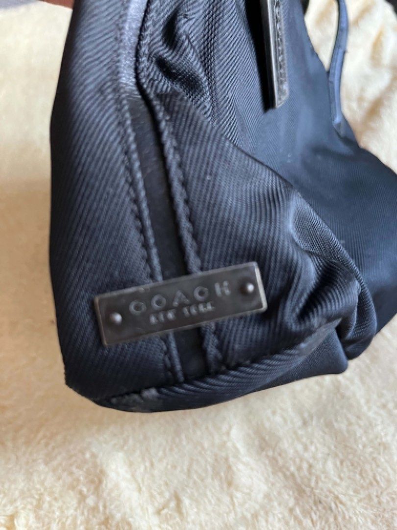 Coach Nylon Bag (Category: Luxury Bags & Wallets) located in Pasig City. Submitted by patriciacabrera (Listing ID 1456941903, Image 2). Description: - Brand: Coach - Color: Black - Issues: sa strap lang - Bought from Japan .