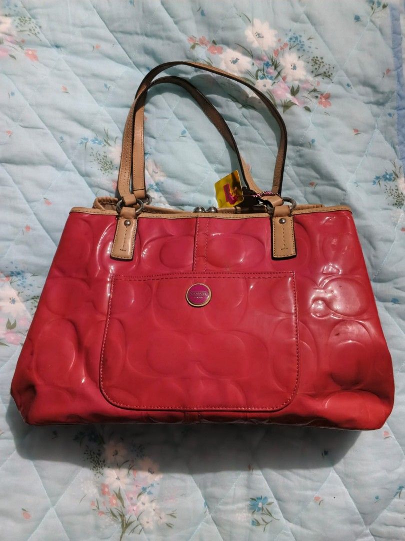 Coach Shoulder Bag Kiss Lock (Category: Luxury Bags & Wallets) located in Cabanatuan. Submitted by a3declutterco (Listing ID 1456941295, Image 1). Description: Can send photos. Preloved. Please manage expectations..