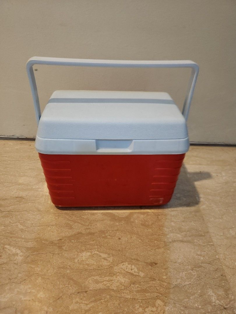 Cooler box (Category: Hiking & Camping) located in Singapore. Submitted by moving_2026 (Listing ID 1456921721, Image 1). Description: - Classic red and white cooler box - The dimensions are 28cm (Length) × 17cm (width) × 22cm (High) =10.5 litres - Features a sturdy carrying handle - Secure latch for keeping contents cool - Ideal for picnics, outdoor events, or personal use - In good, pre-loved condition - Meetup locations: Stevens MRT Interchange