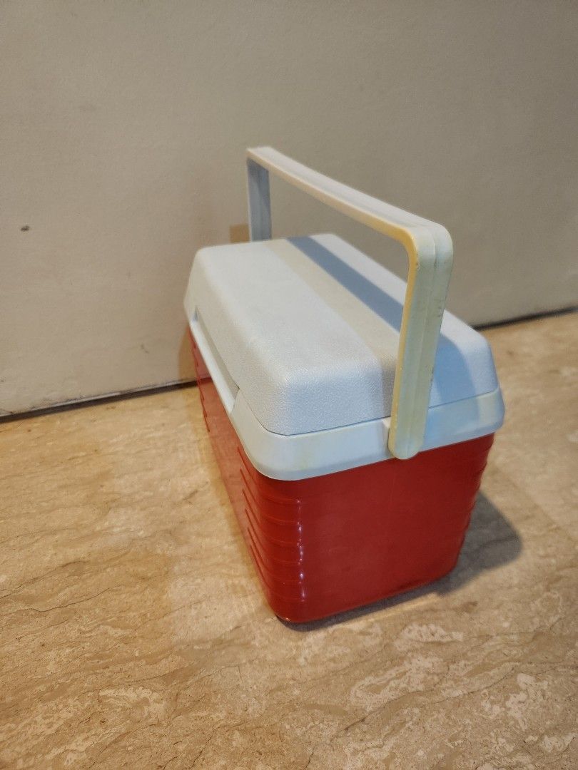 Cooler box (Category: Hiking & Camping) located in Singapore. Submitted by moving_2026 (Listing ID 1456921721, Image 3). Description: - Classic red and white cooler box - The dimensions are 28cm (Length) × 17cm (width) × 22cm (High) =10.5 litres - Features a sturdy carrying handle - Secure latch for keeping contents cool - Ideal for picnics, outdoor events, or personal use - In good, pre-loved condition - Meetup locations: Stevens MRT Interchange