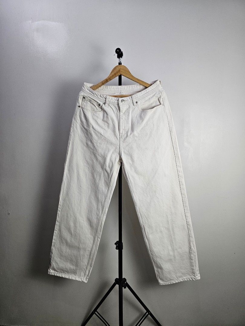 Coor barrel Pants (Category: Chinos) located in Davao. Submitted by workwear_stuff (Listing ID 1456815646, Image 1). Description: Coor barrel Pants Condition 9/10 Color Rate 9/10 Width 31 Length 41 Front Rise 13 Knee 11 Leg Opening 9 M - 650.