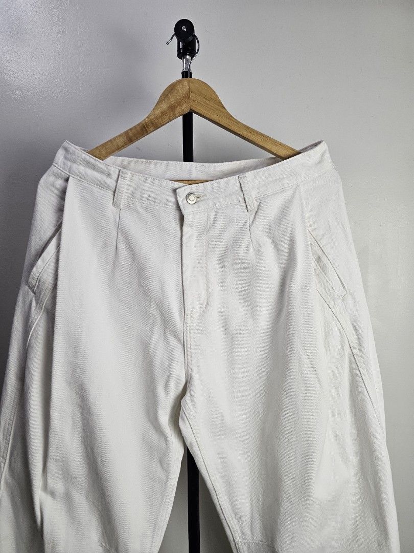 Coor Pleated Balloon pants (Category: Jeans) located in Davao. Submitted by workwear_stuff (Listing ID 1456815916, Image 2). Description: Coor Pleated Balloon pants Condition 9.5/10 Color Rate 9.5/10 Width 33 Length 44 Front Rise 13.5 Knee 12 Leg opening 9 M - 750.