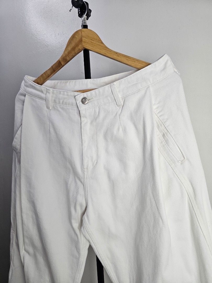 Coor Pleated Balloon pants (Category: Jeans) located in Davao. Submitted by workwear_stuff (Listing ID 1456815916, Image 3). Description: Coor Pleated Balloon pants Condition 9.5/10 Color Rate 9.5/10 Width 33 Length 44 Front Rise 13.5 Knee 12 Leg opening 9 M - 750.