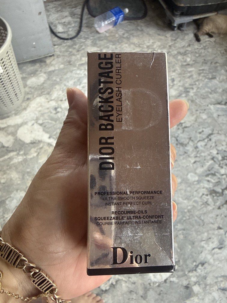 Dior Backstage Eyelash Curler (Category: Makeup) located in Angeles City. Submitted by migs_font29 (Listing ID 1456924936, Image 2). Description: - Dior Backstage Eyelash Curler - Professional performance for ultra-smooth squeeze - Delivers an instant, perfect curl - Squeezable and ultra-comfortable design - Achieve amazing-looking lashes.