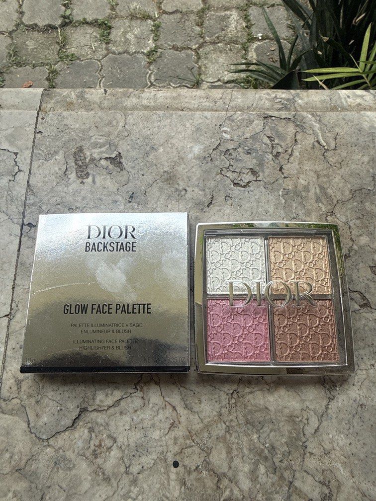 Dior Backstage Glow Face Palette 001 Universal (Category: Makeup) located in Angeles City. Submitted by migs_font29 (Listing ID 1456923112, Image 1). Description: - Dior Backstage Glow Face Palette - Shade: 001 Universal - Includes: Strobe White, Strobe Gold, Blush Pink, Blush Bronze - Function: Illuminating face palette, highlighter & blush - Benefit: Adds a beautiful glow to your makeup look.