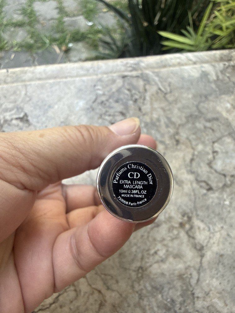 Dior Diorshow Unlimited Extra Length Mascara (Category: Makeup) located in Angeles City. Submitted by migs_font29 (Listing ID 1456924547, Image 3). Description: - Dior Diorshow Unlimited Extra Length Mascara - Achieve dramatic, longer lashes - High definition lash curler formula - Comes in original box - Expiration Date: 2029/12/18.