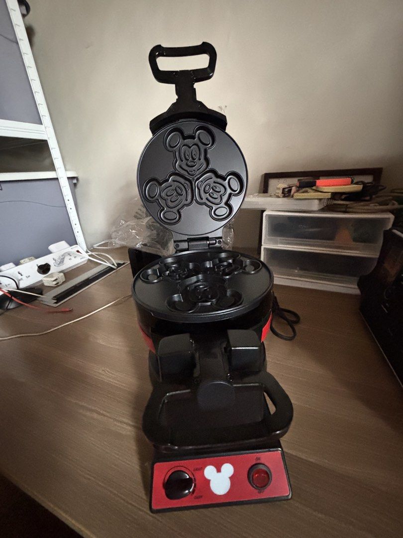 Disney Mickey Mouse Waffle Maker (Category: Other Kitchenware & Tableware) located in Quezon City. Submitted by lexingtonngo (Listing ID 1456858277, Image 2). Description: Used once only. 110v.
