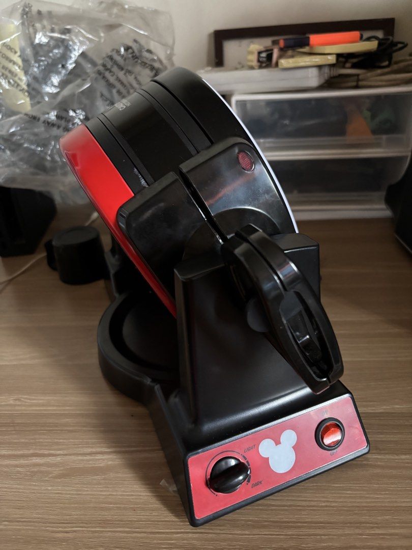 Disney Mickey Mouse Waffle Maker (Category: Other Kitchenware & Tableware) located in Quezon City. Submitted by lexingtonngo (Listing ID 1456858277, Image 3). Description: Used once only. 110v.