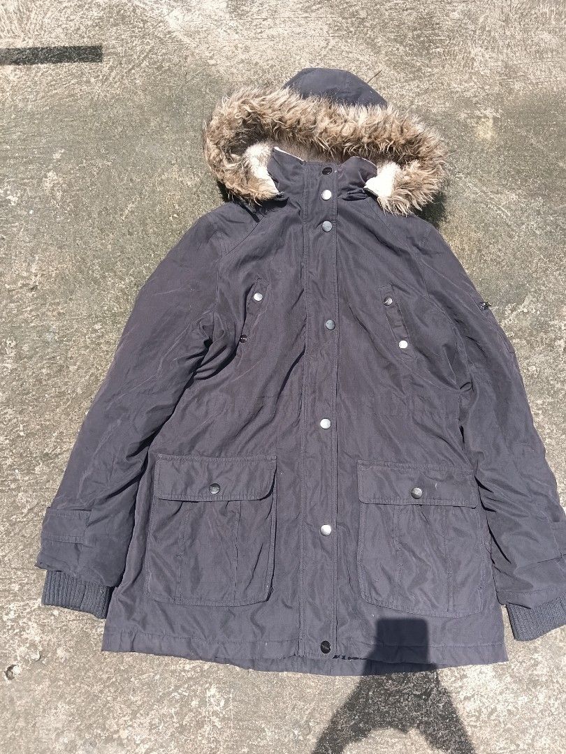 DKNY FURR WINTER JACKET (Category: Coats, Jackets and Outerwear) located in Manila. Submitted by rollitgarments (Listing ID 1456801526, Image 1). Description: SIZE LARGE ON TAG NO ISSUE VERY EXCELLENT CONDITION.