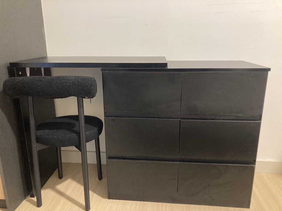 Dressing table set (Category: Tables & Sets) located in Kuala Lumpur. Submitted by satorugeto (Listing ID 1456953314, Image 2). Description: Dressing table with chest of drawer on the side. With chair.