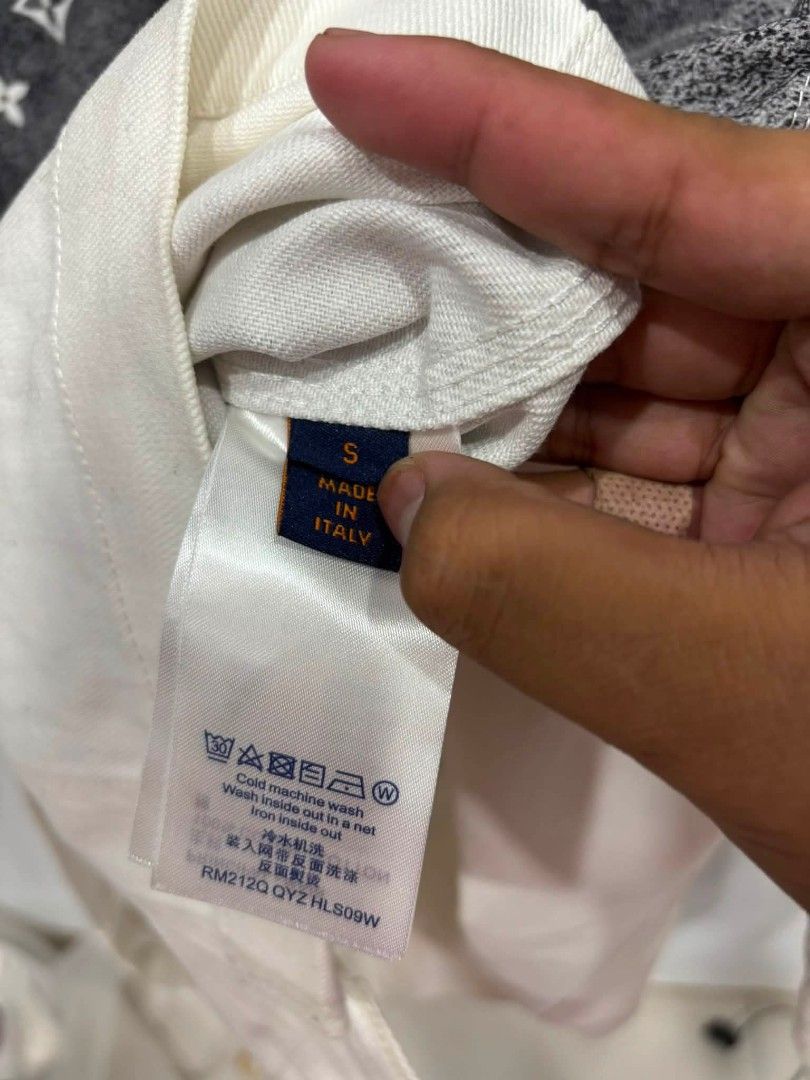 ELBEH MONOGRAM DENIM (Category: Luxury Apparel) located in Navotas City. Submitted by DalVintage (Listing ID 1456945264, Image 3). Description: ELBEH MONOGRAM DENIM SMALL 20 x 26 As new 4500.