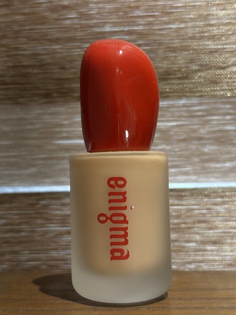 Enigma Skintroduction Longwear Liquid Foundation (Category: Makeup) located in Paranaque City. Submitted by mischari (Listing ID 1456866611, Image 1). Description: • shade: mw11 sand • only used for swatches • rfs: shade’s too warm for me • price is negotiable 📍 parañaque.